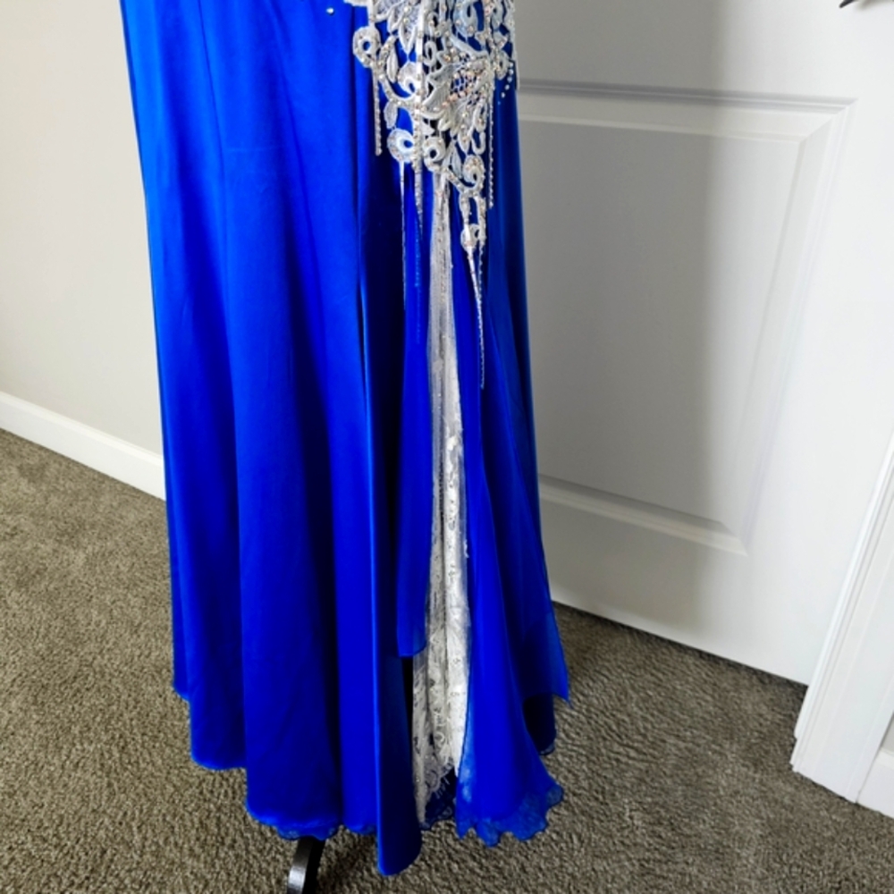 Elegant Blue and White Smooth  BallGown - Picture 7 of 8
